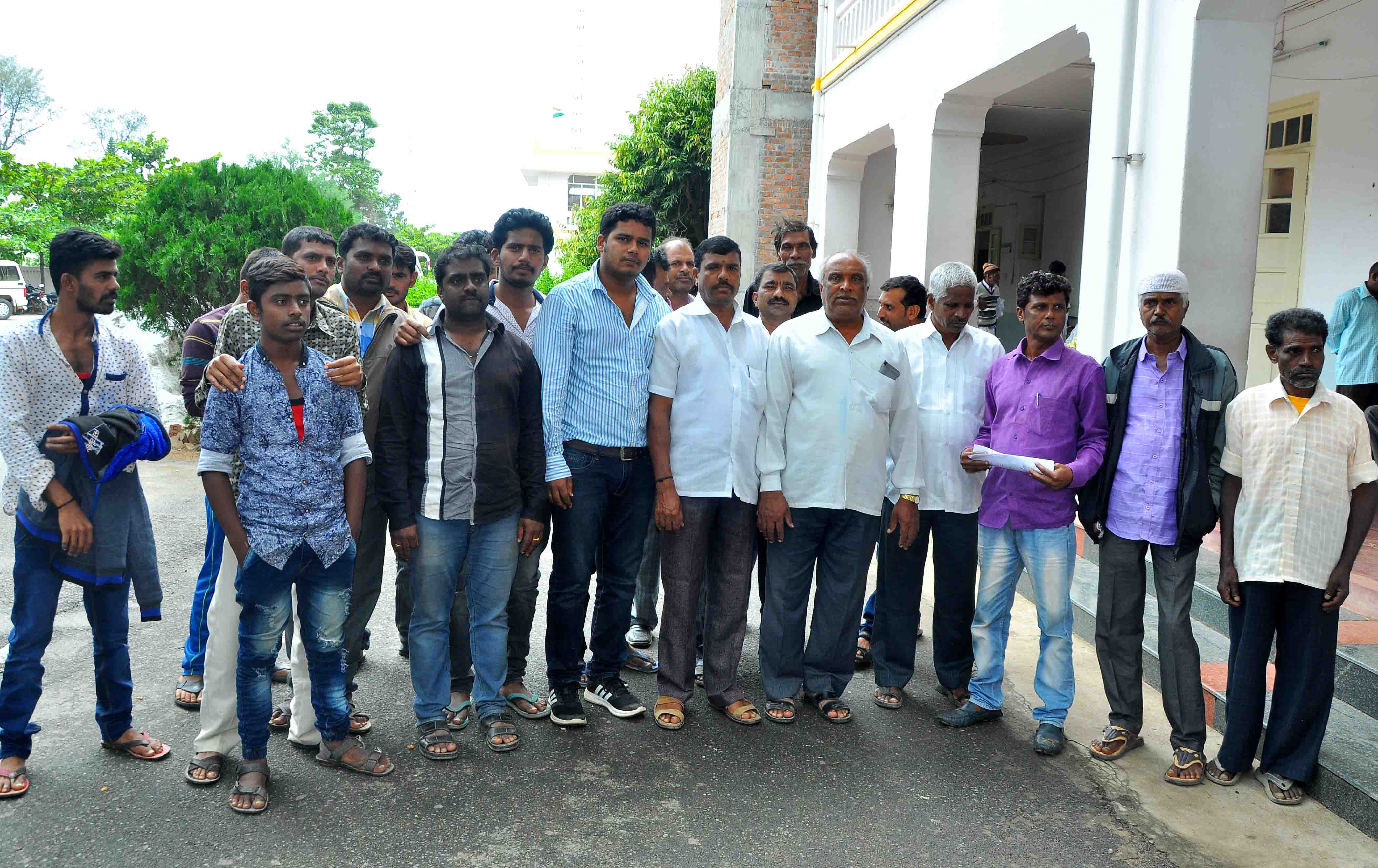 ಮದ್ಯದಂಗಡಿ ತೆರೆಯಲು ಅನುಮತಿ ನೀಡದಂತೆ ಒತ್ತಾಯಿಸಿ ಮನವಿ